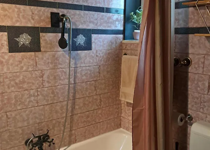 Baci For 4 Guests In Rose